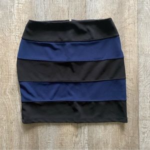 Twenty One Women's Black & Blue Mini Skirt